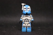 Load image into Gallery viewer, AV Phase 2 Whiteout Wolffe (Winter AV Exclusive) (Decal/Cloth)